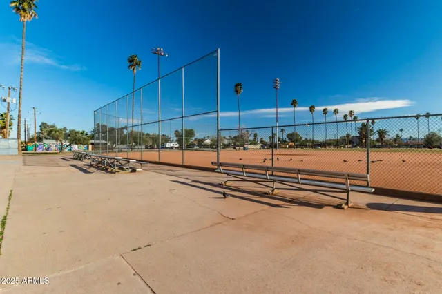 a view of a fountain in front of a building