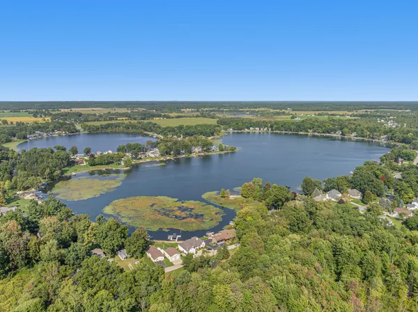 $2,500,000 | 7273 Orlin Court Northeast, Rockford, MI 49341