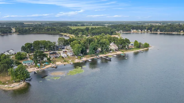 $2,500,000 | 7273 Orlin Court Northeast, Rockford, MI 49341