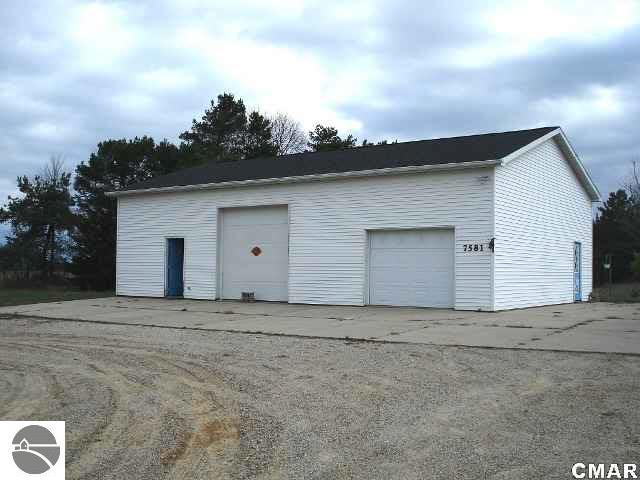 7581 South Summerton Road Shepherd, MI 48883 - Photo 21 of 25 1770070-20.JPG