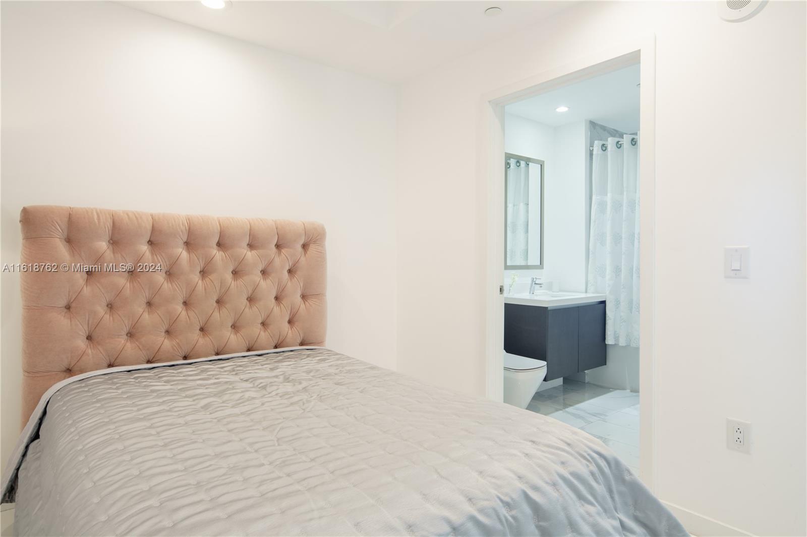 851 Northeast 1st Avenue, Unit 4406 Miami, FL 33132 - Photo 29 of 42