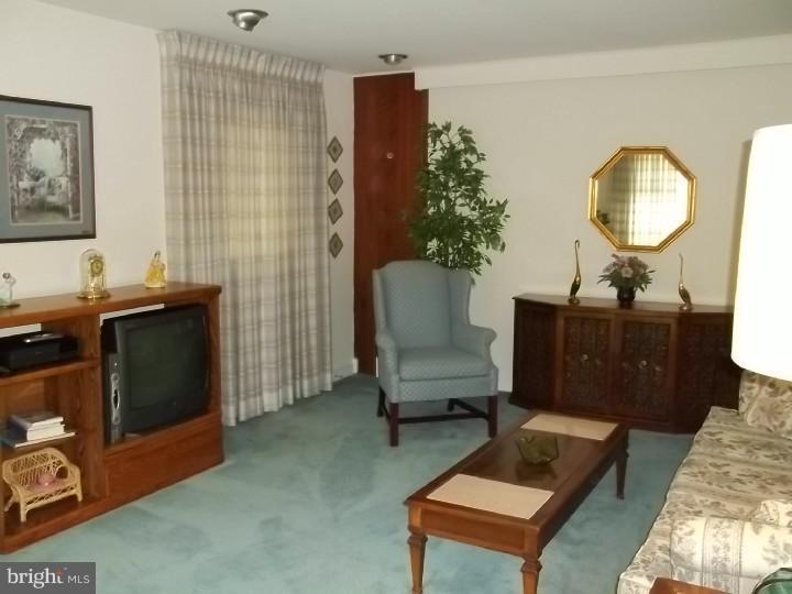 506 Fairmont Road Havertown, PA 19083 - Photo 7 of 20 Living Room