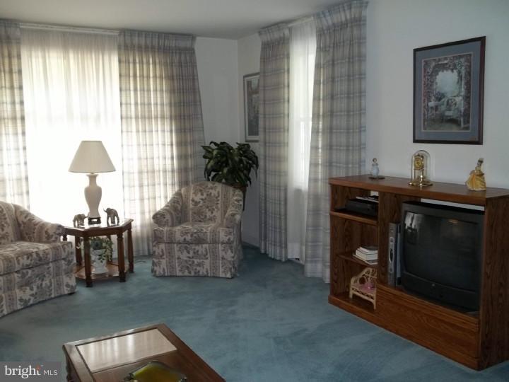 506 Fairmont Road Havertown, PA 19083 - Photo 8 of 20 Living Room
