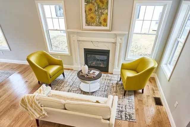 $519,000 | 711 Massachusetts Avenue, Unit 2, Lunenburg, MA 01462