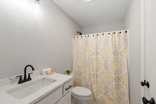 $519,000 | 711 Massachusetts Avenue, Unit 2, Lunenburg, MA 01462