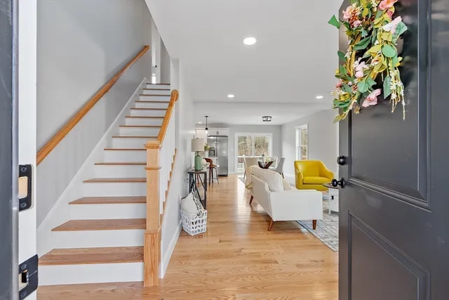 $519,000 | 711 Massachusetts Avenue, Unit 2, Lunenburg, MA 01462