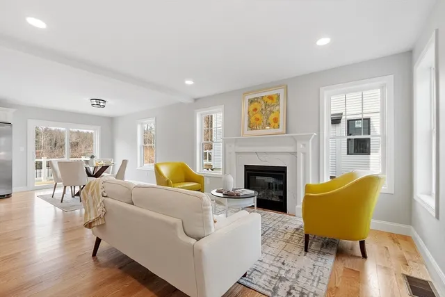 $519,000 | 711 Massachusetts Avenue, Unit 2, Lunenburg, MA 01462