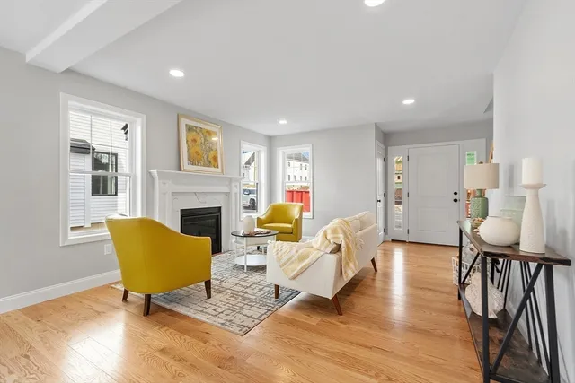 $519,000 | 711 Massachusetts Avenue, Unit 2, Lunenburg, MA 01462