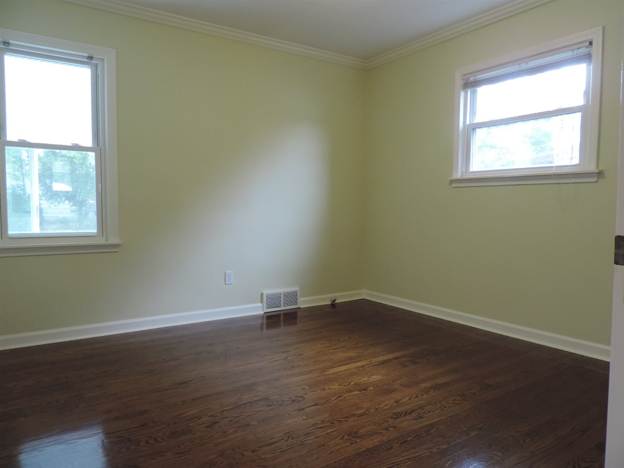 406 Normandy Road Royal Oak, MI 48073 - Photo 11 of 41 31359231-10.JPG