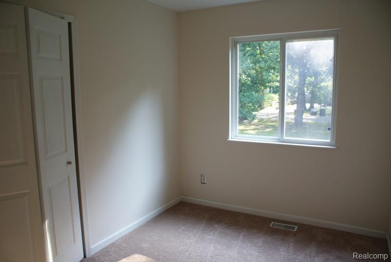 2285 Indian Road Lapeer, MI 48446 - Photo 16 of 24 DSC06698.jpg