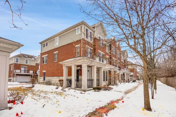 $405,000 | 222 West Hyde Street, Arlington Heights, IL 60005