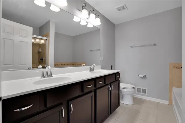 $405,000 | 222 West Hyde Street, Arlington Heights, IL 60005