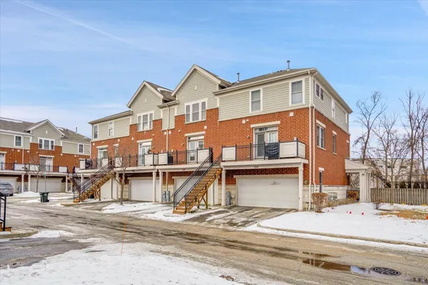 $405,000 | 222 West Hyde Street, Arlington Heights, IL 60005