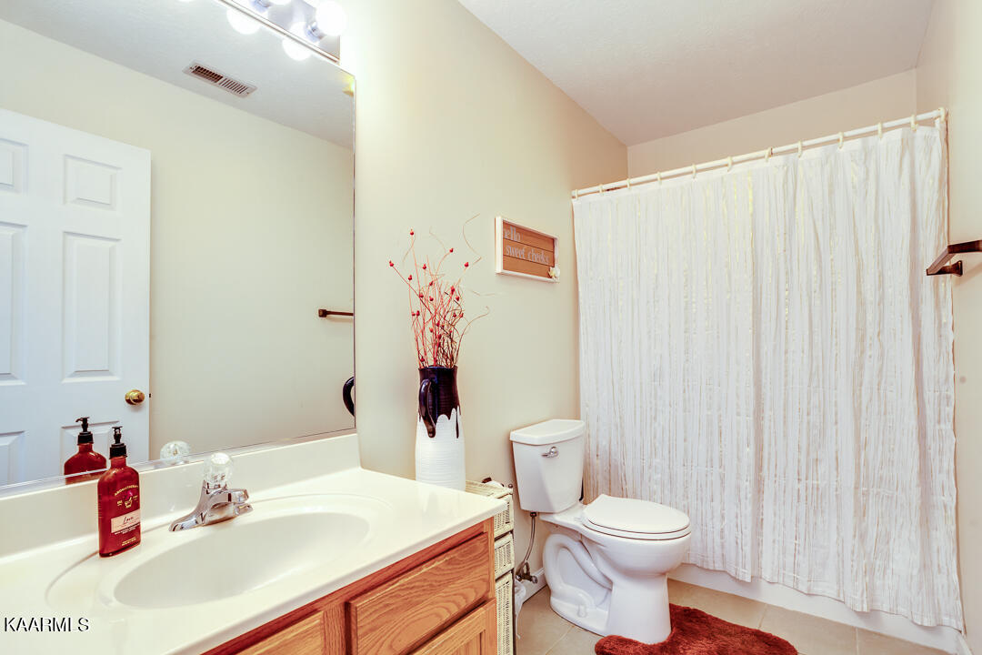 7600 Racing Run Road Knoxville, TN 37920 - Photo 19 of 25 Hall Bath