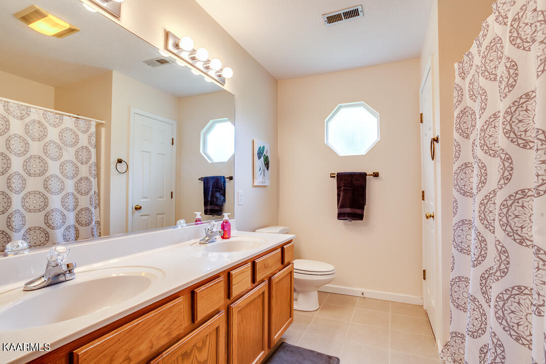 7600 Racing Run Road Knoxville, TN 37920 - Photo 24 of 25 Master Bath