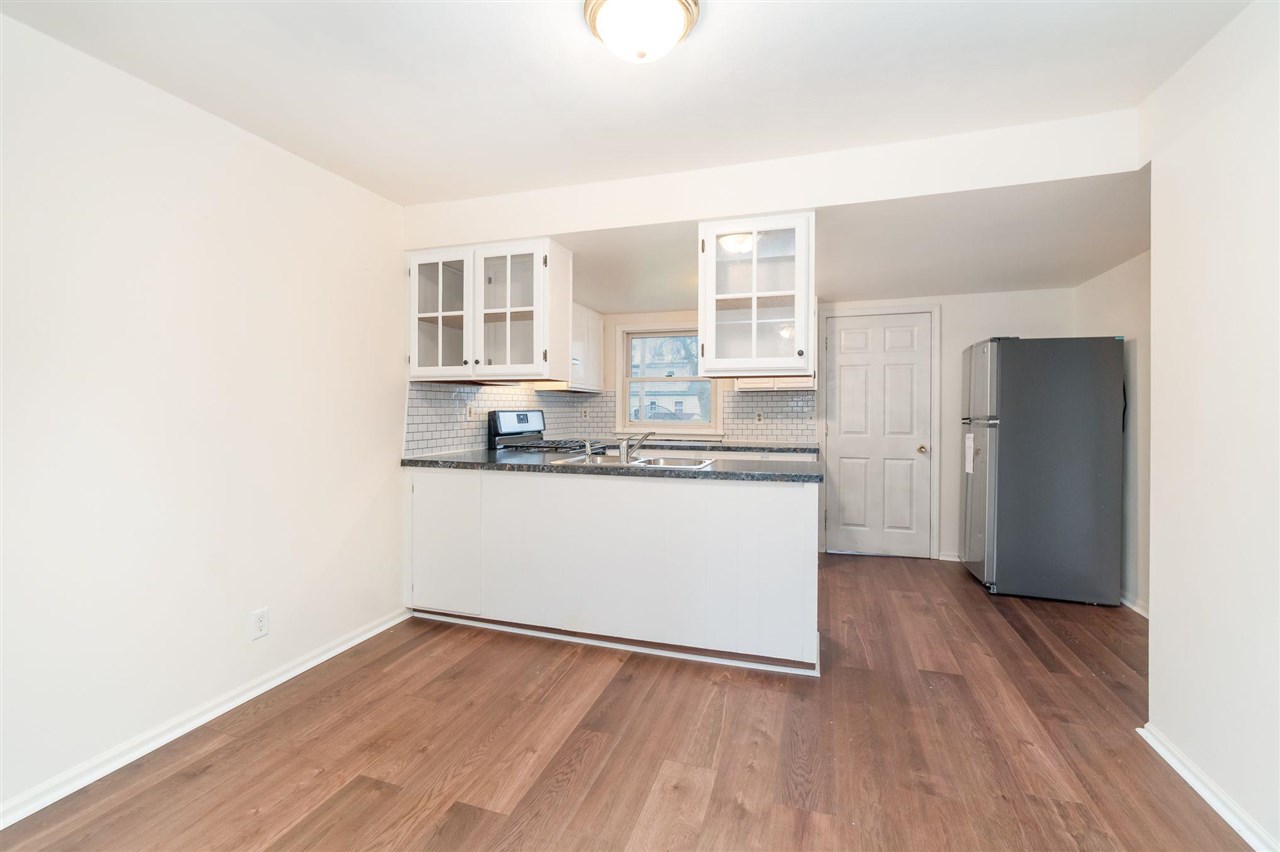413 South Hampton Street Bay City, MI 48708 - Photo 5 of 16 Gallery Image 5