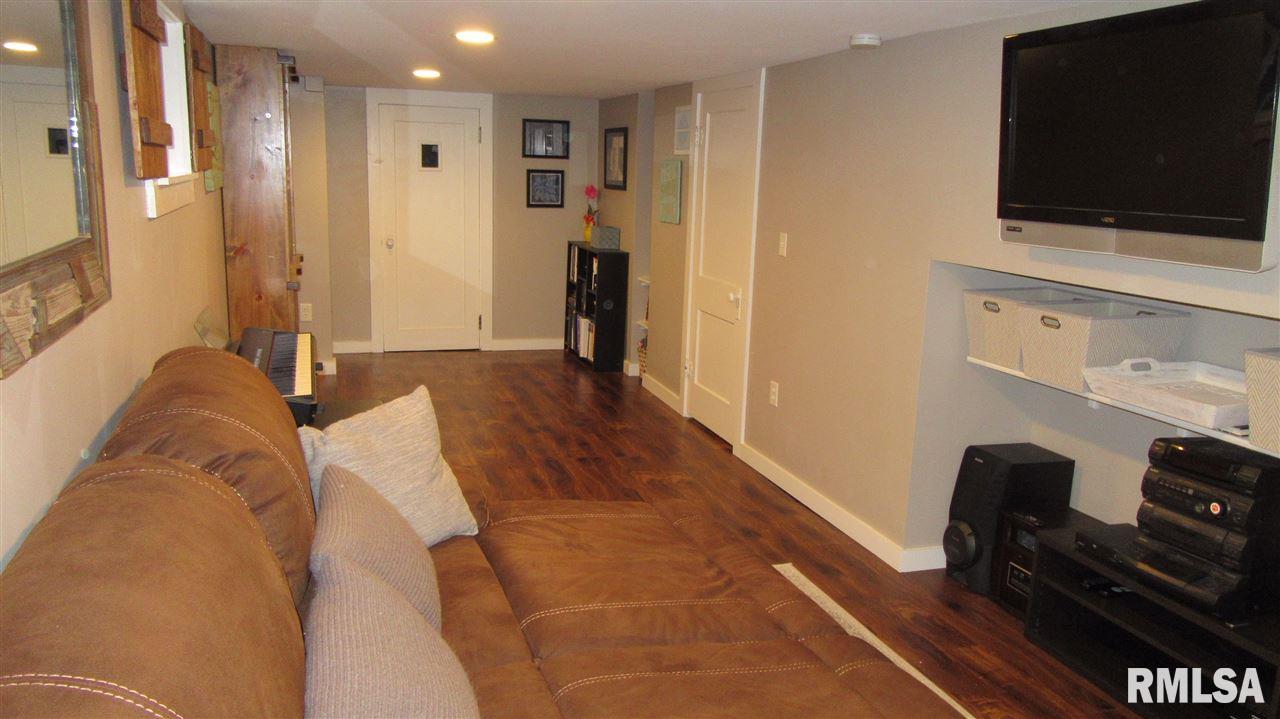 1513 West Governor Street Springfield, IL 62704 - Photo 22 of 31 Gallery Image 22