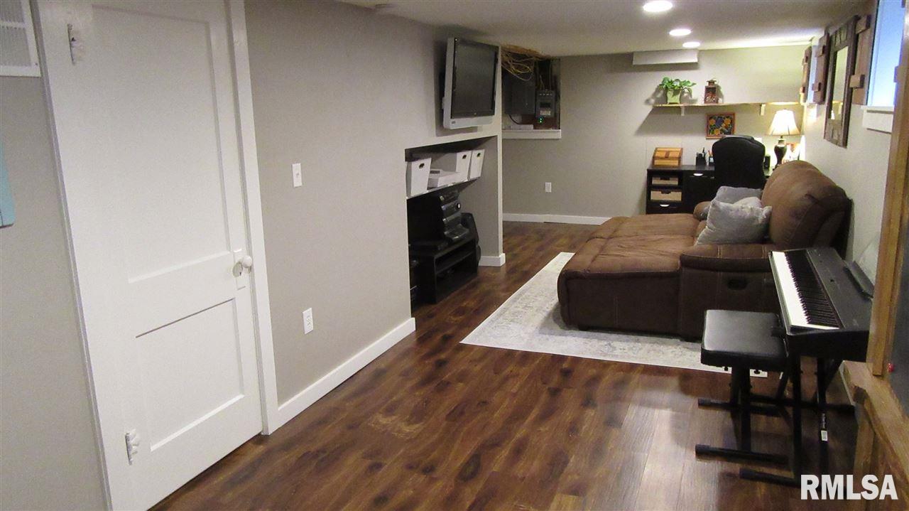 1513 West Governor Street Springfield, IL 62704 - Photo 23 of 31 Gallery Image 23