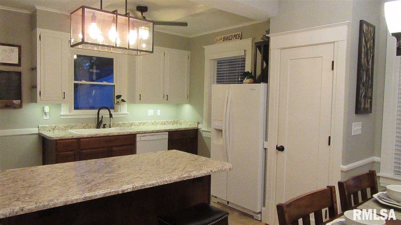 1513 West Governor Street Springfield, IL 62704 - Photo 7 of 31 Gallery Image 7