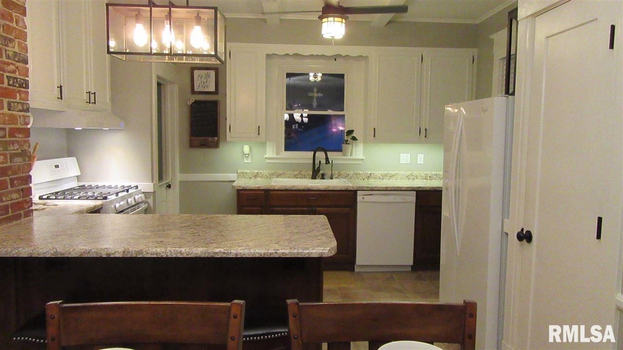 1513 West Governor Street Springfield, IL 62704 - Photo 8 of 31 Gallery Image 8