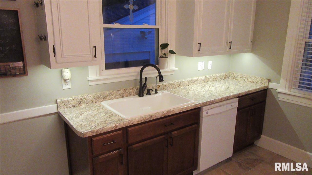 1513 West Governor Street Springfield, IL 62704 - Photo 10 of 31 Gallery Image 10