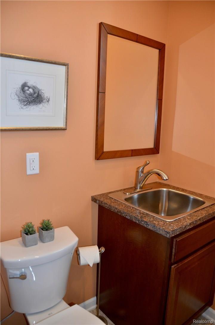 7026 Oakhurst Ridge Road Clarkston, MI 48348 - Photo 25 of 30 Second Lav on first floor