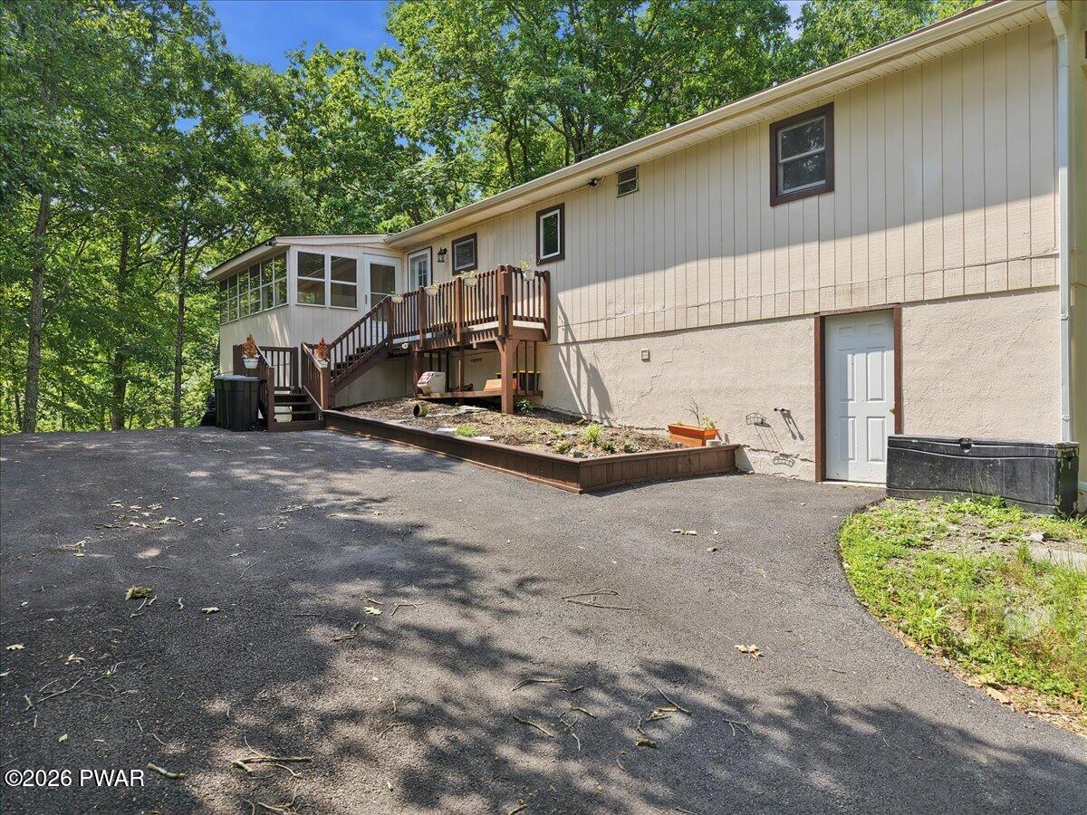 198 Edinburgh Road Bushkill, PA 18324 - Photo 6 of 88