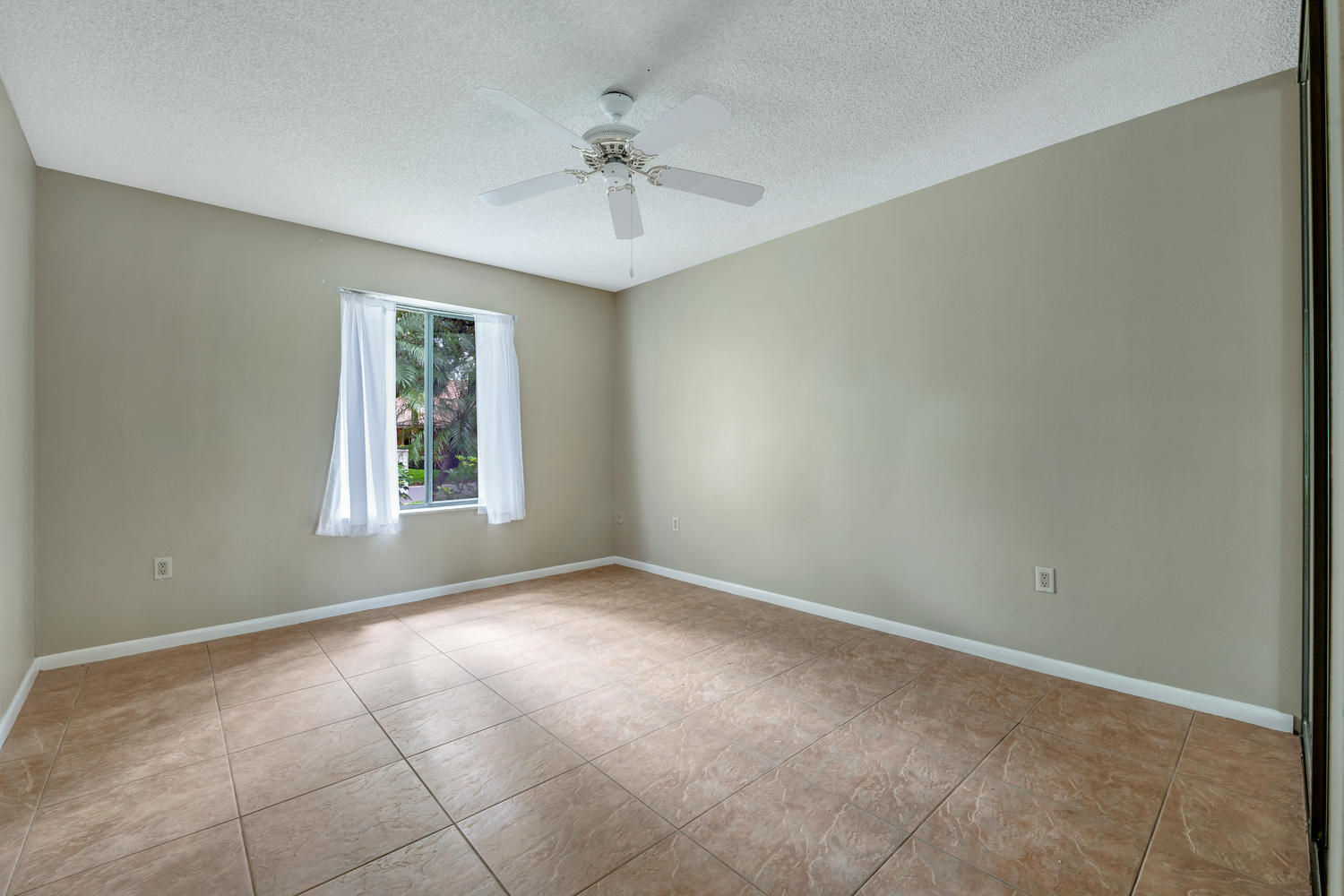 196 Cape Pointe Circle Jupiter, FL 33477 - Photo 18 of 32 196 Cape Pointe Cir Jupiter FL-large-032