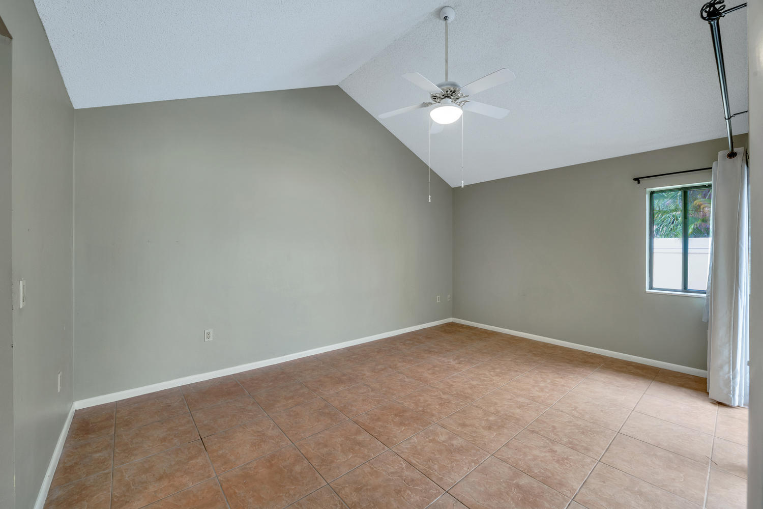 196 Cape Pointe Circle Jupiter, FL 33477 - Photo 10 of 32 196 Cape Pointe Cir Jupiter FL-large-023
