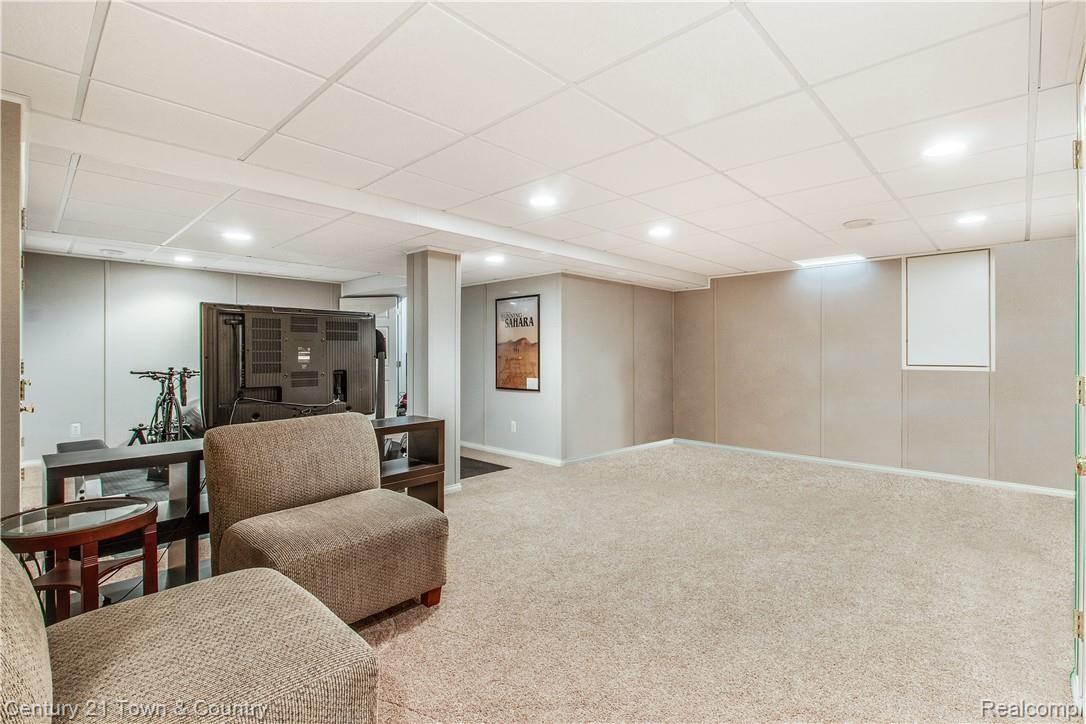 2153 Alsdorf Avenue Rochester, MI 48309 - Photo 36 of 48 7486-INTERIORS (37 of 44).jpg