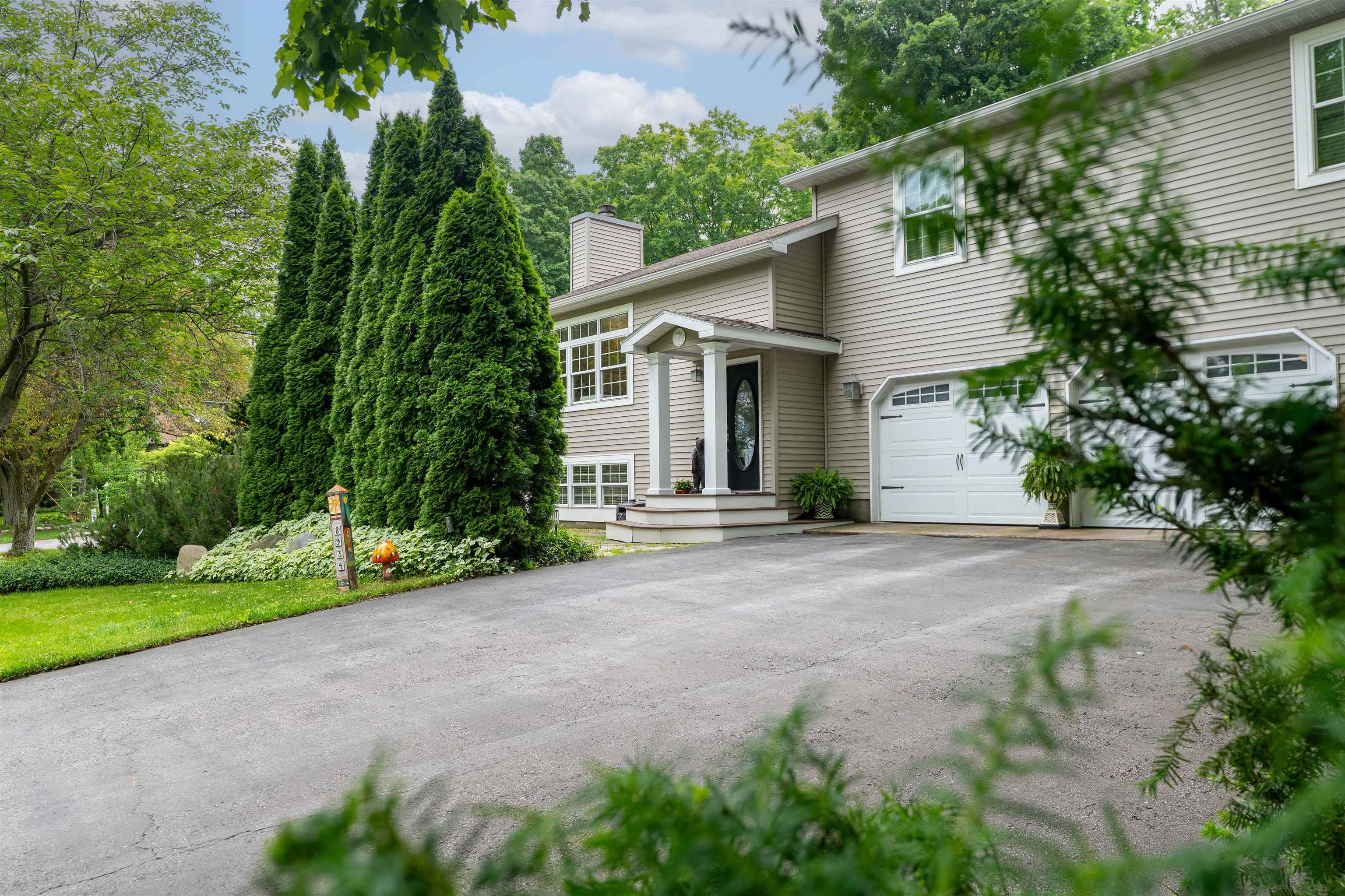8934 Crockett Road Williamsburg, MI 49690 - Photo 4 of 29