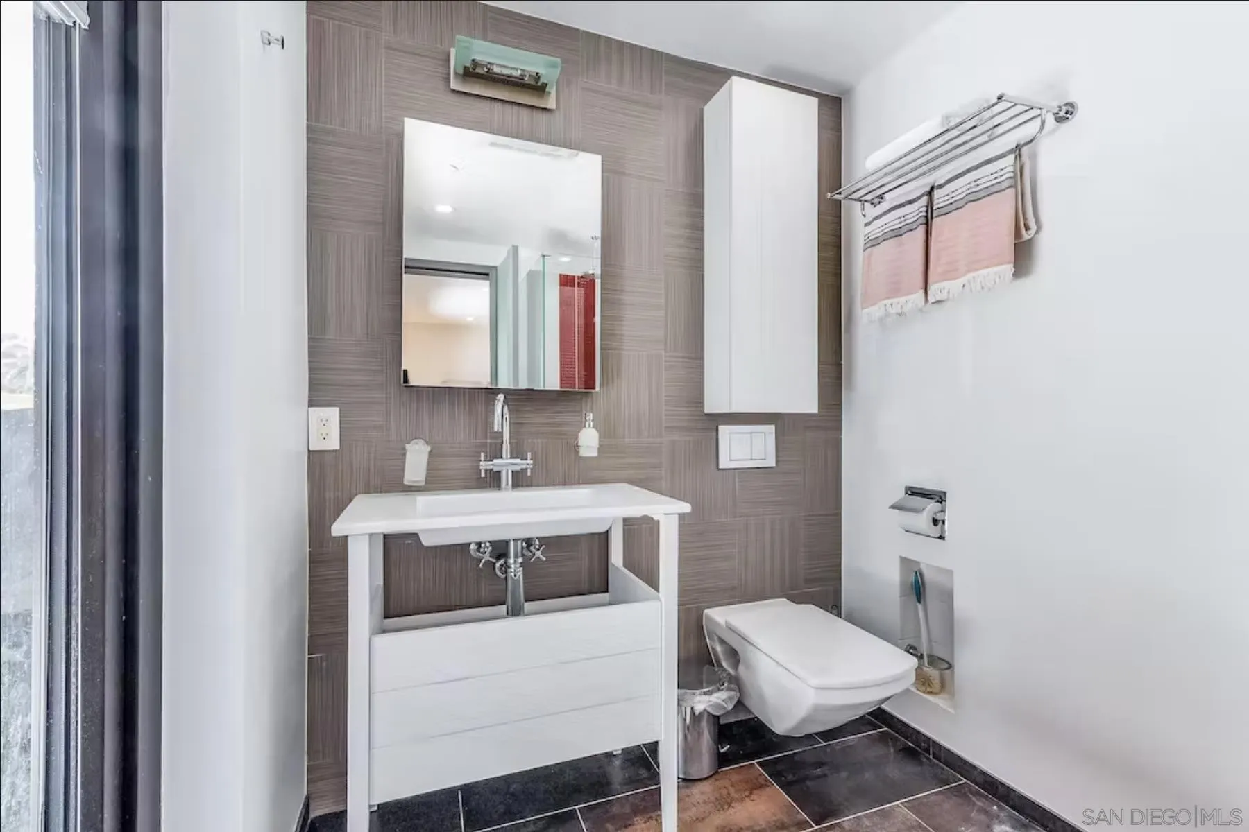 225 4th Street Encinitas, CA 92024 - Photo 29 of 37