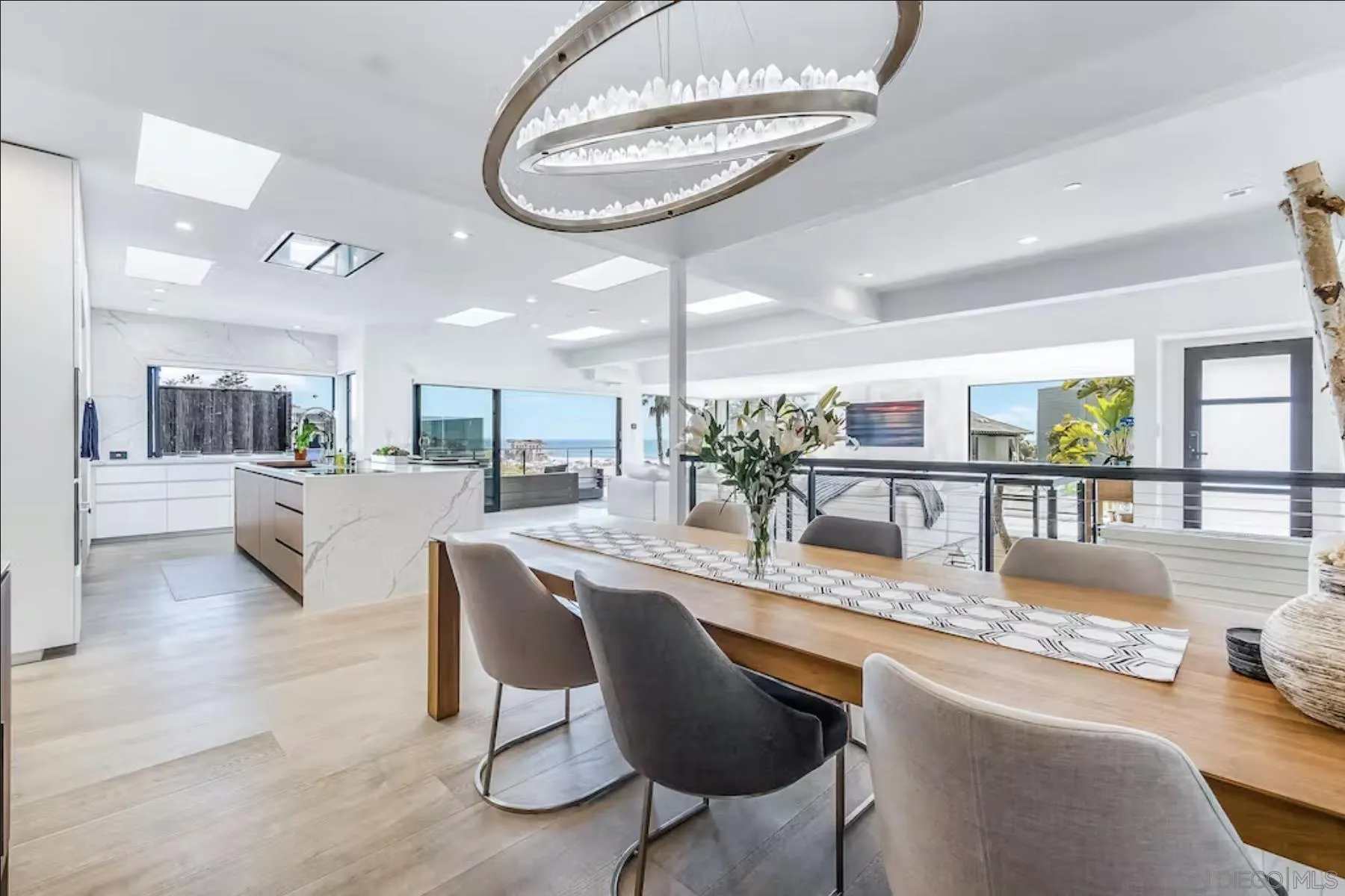 225 4th Street Encinitas, CA 92024 - Photo 3 of 37