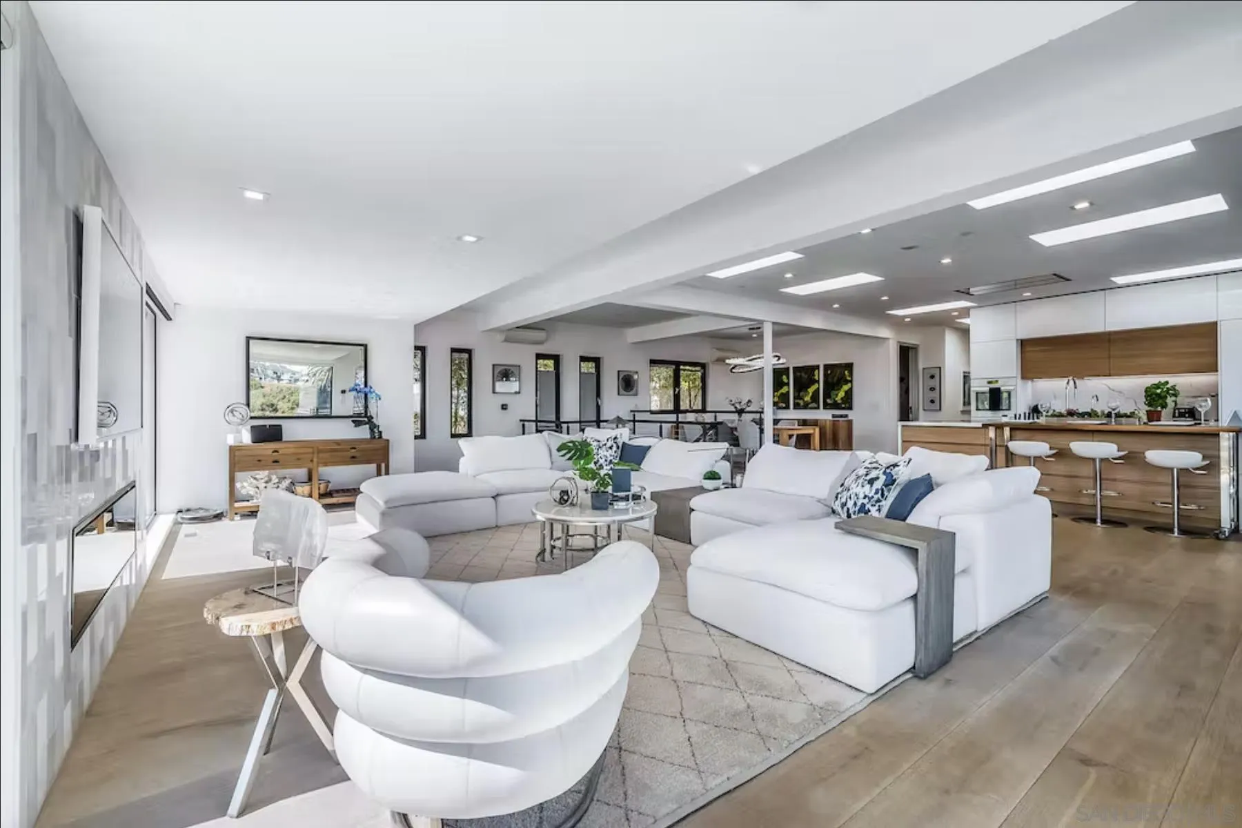 225 4th Street Encinitas, CA 92024 - Photo 5 of 37