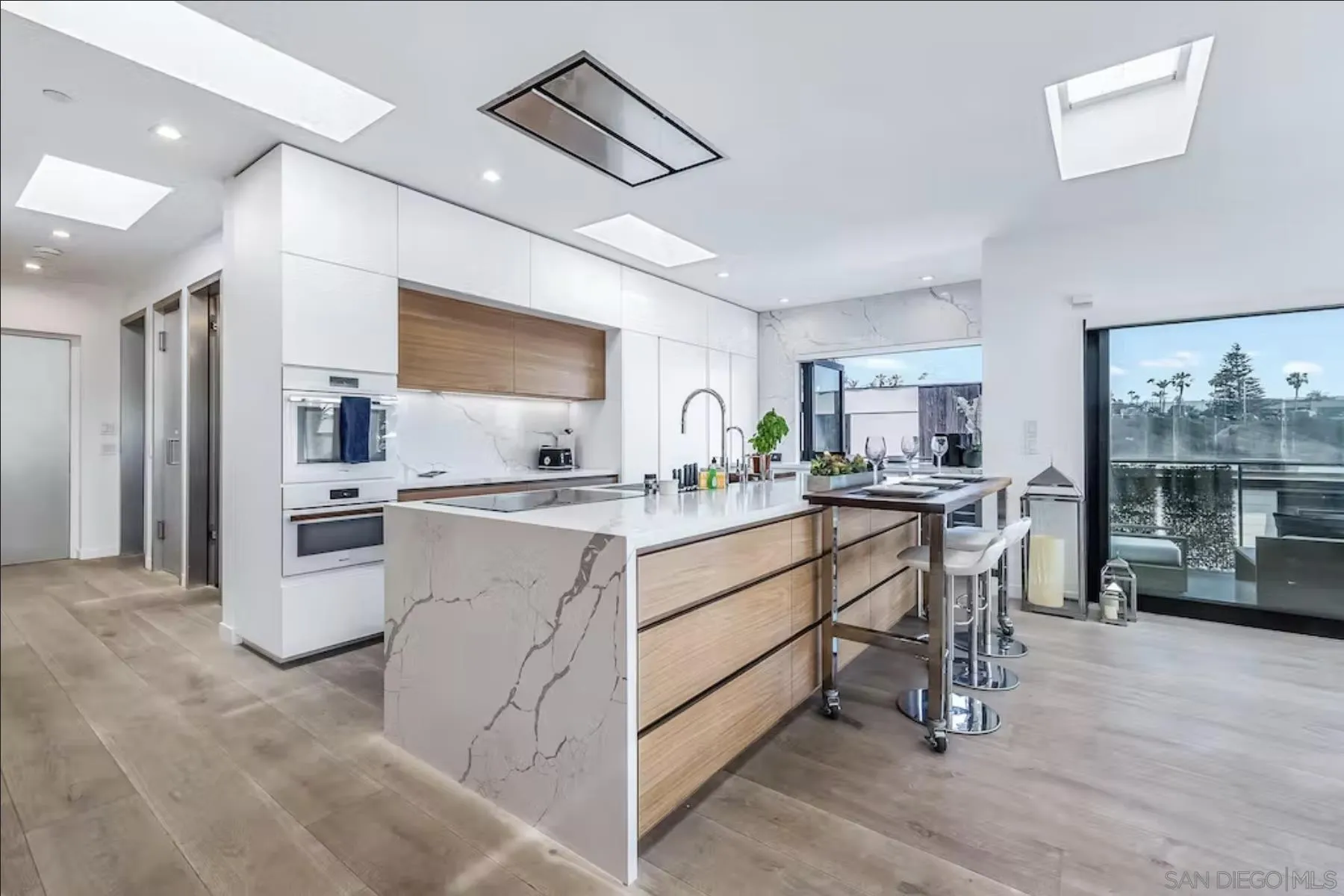 225 4th Street Encinitas, CA 92024 - Photo 6 of 37