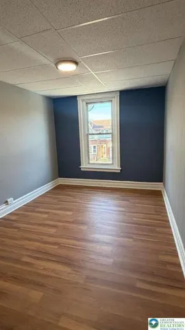 en empty room with wooden floor