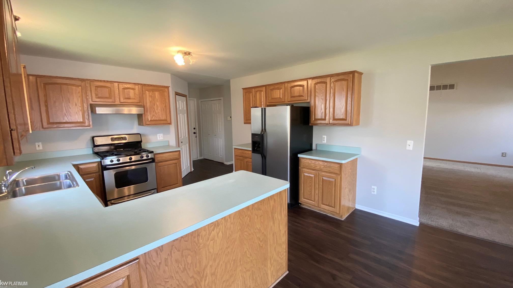51827 Lillian Road New Baltimore, MI 48047 - Photo 20 of 46 50121085-19.JPG