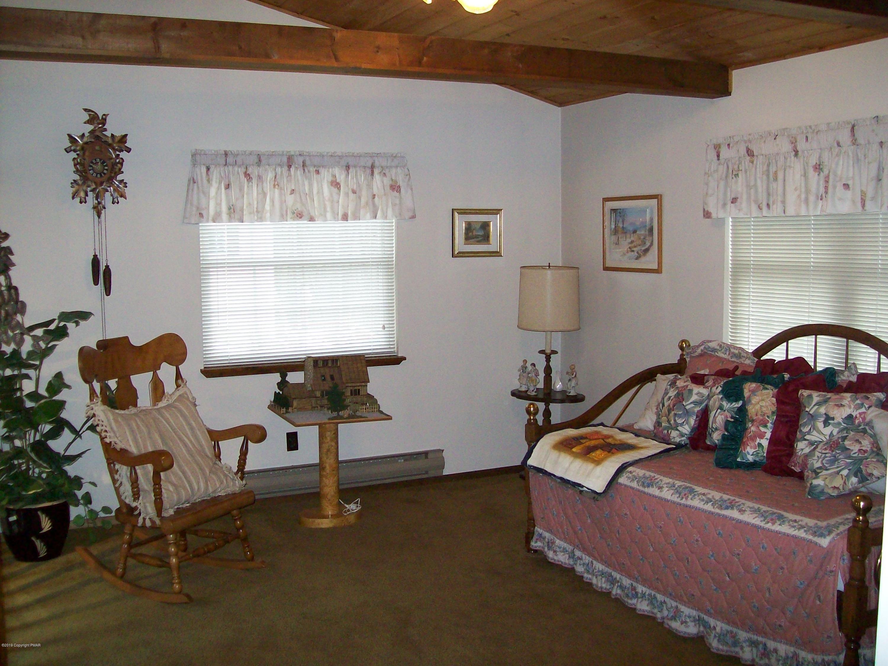 2153 Spring Drive Bushkill, PA 18324 - Photo 12 of 33 loft