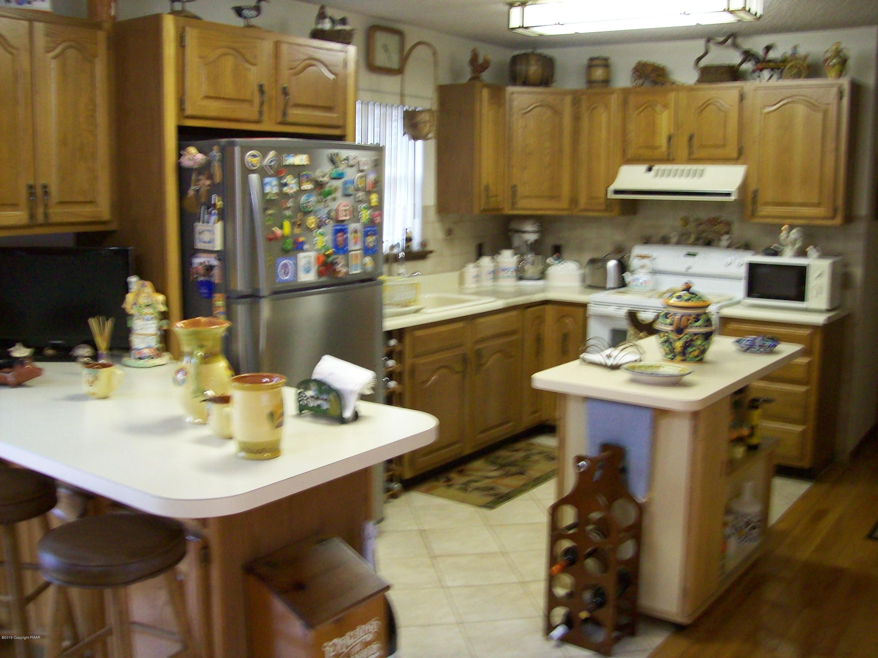2153 Spring Drive Bushkill, PA 18324 - Photo 21 of 33 kitchen