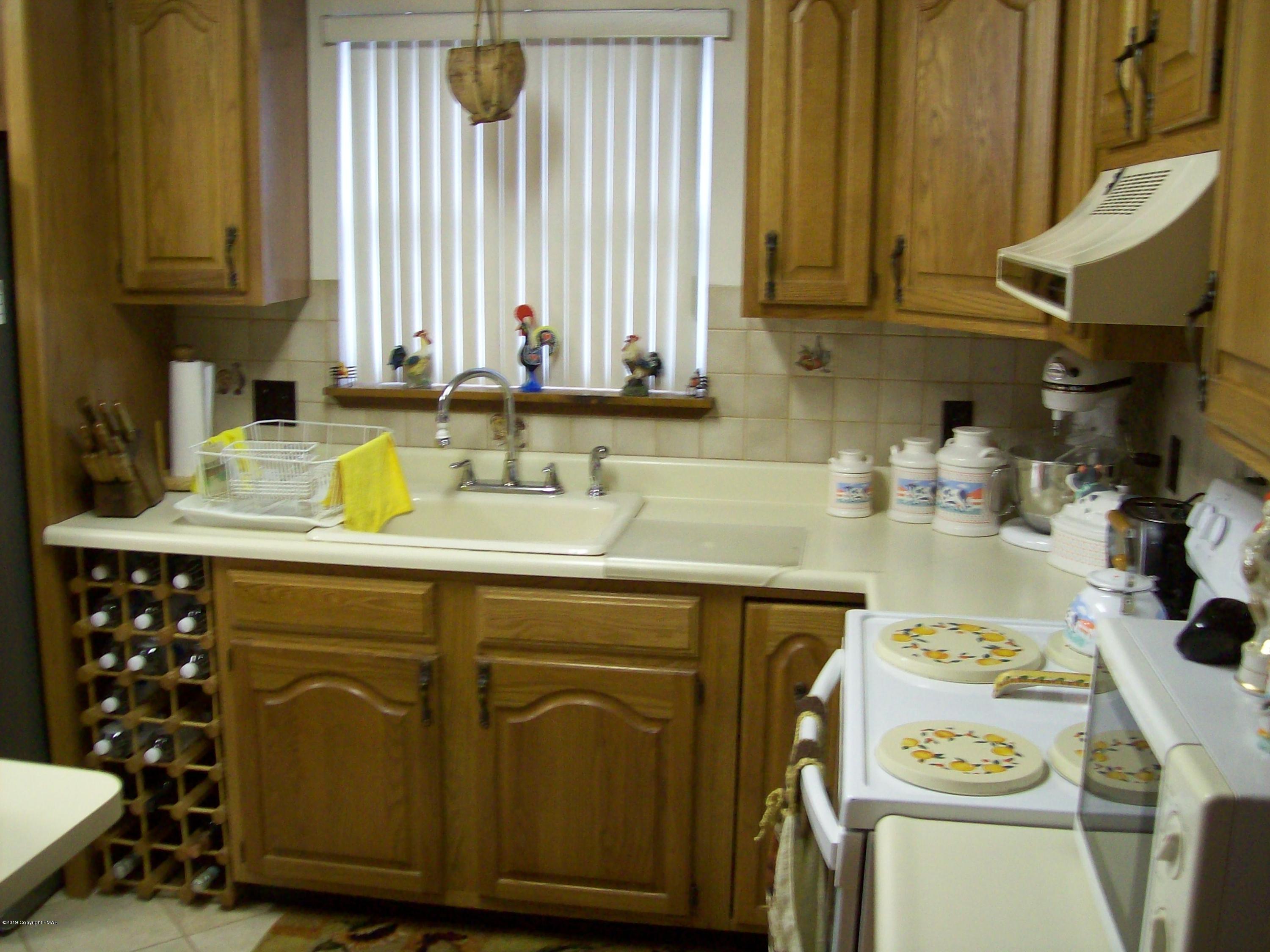 2153 Spring Drive Bushkill, PA 18324 - Photo 23 of 33 kitchen