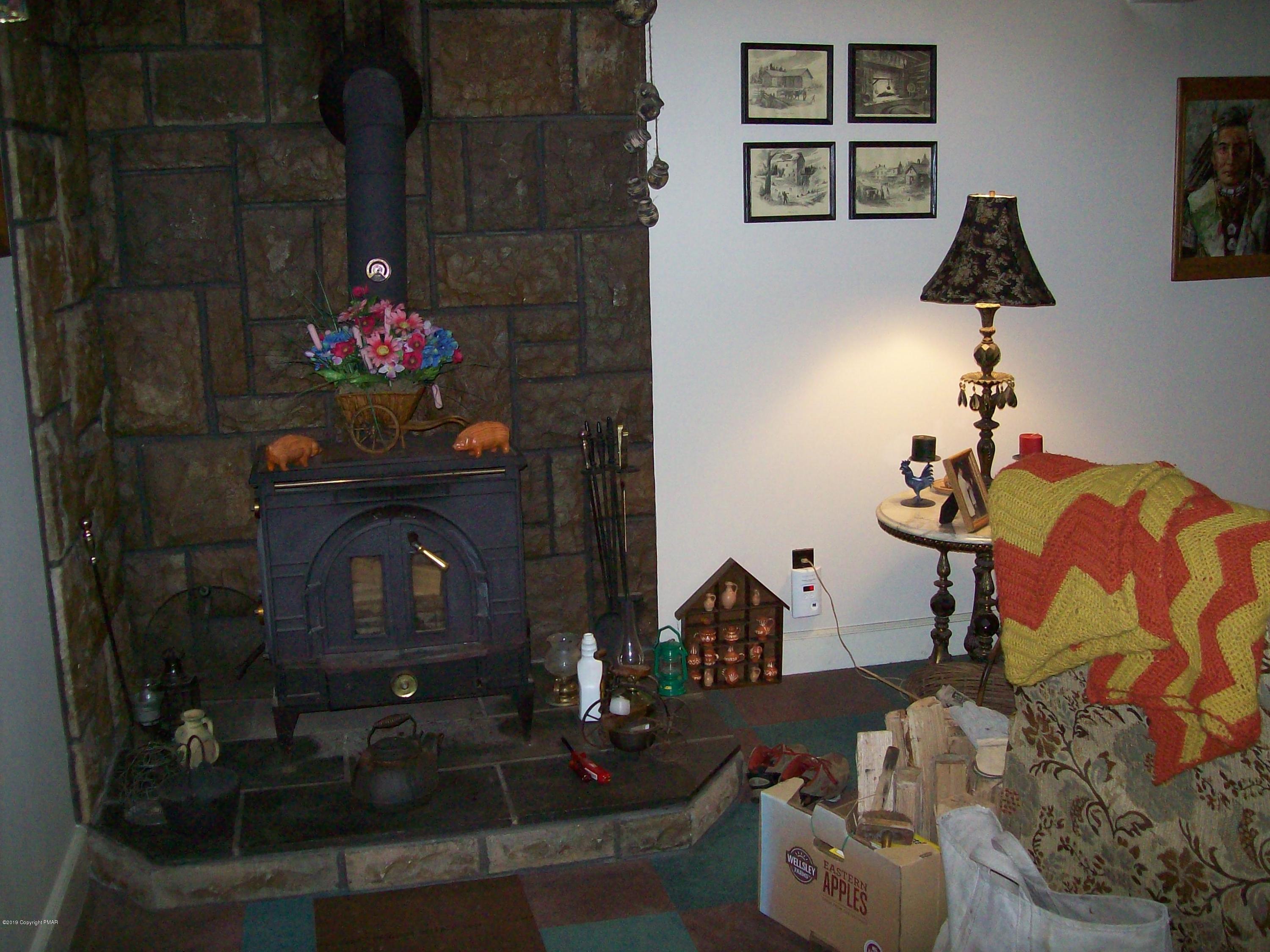 2153 Spring Drive Bushkill, PA 18324 - Photo 33 of 33 Family room