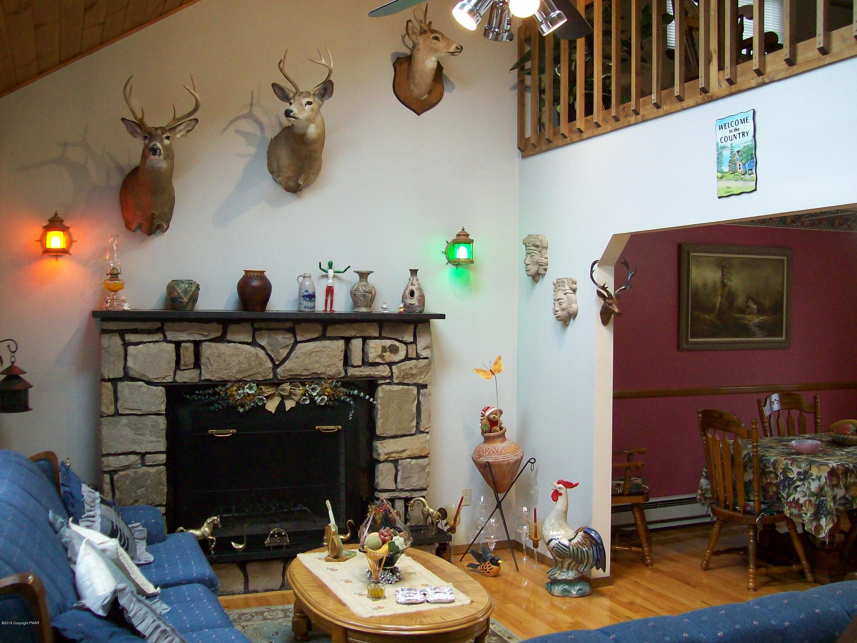 2153 Spring Drive Bushkill, PA 18324 - Photo 10 of 33 living room