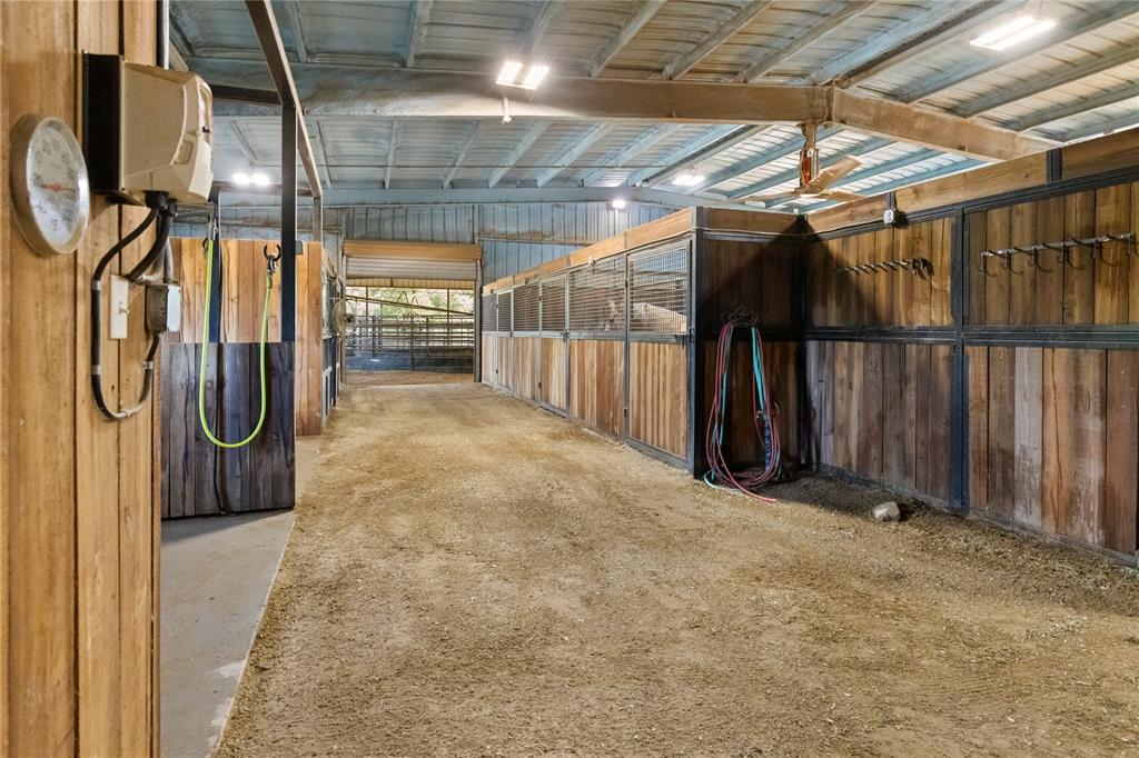 8016 Highway 82 Gainesville, TX 76240 - Photo 15 of 24 a view of a garage