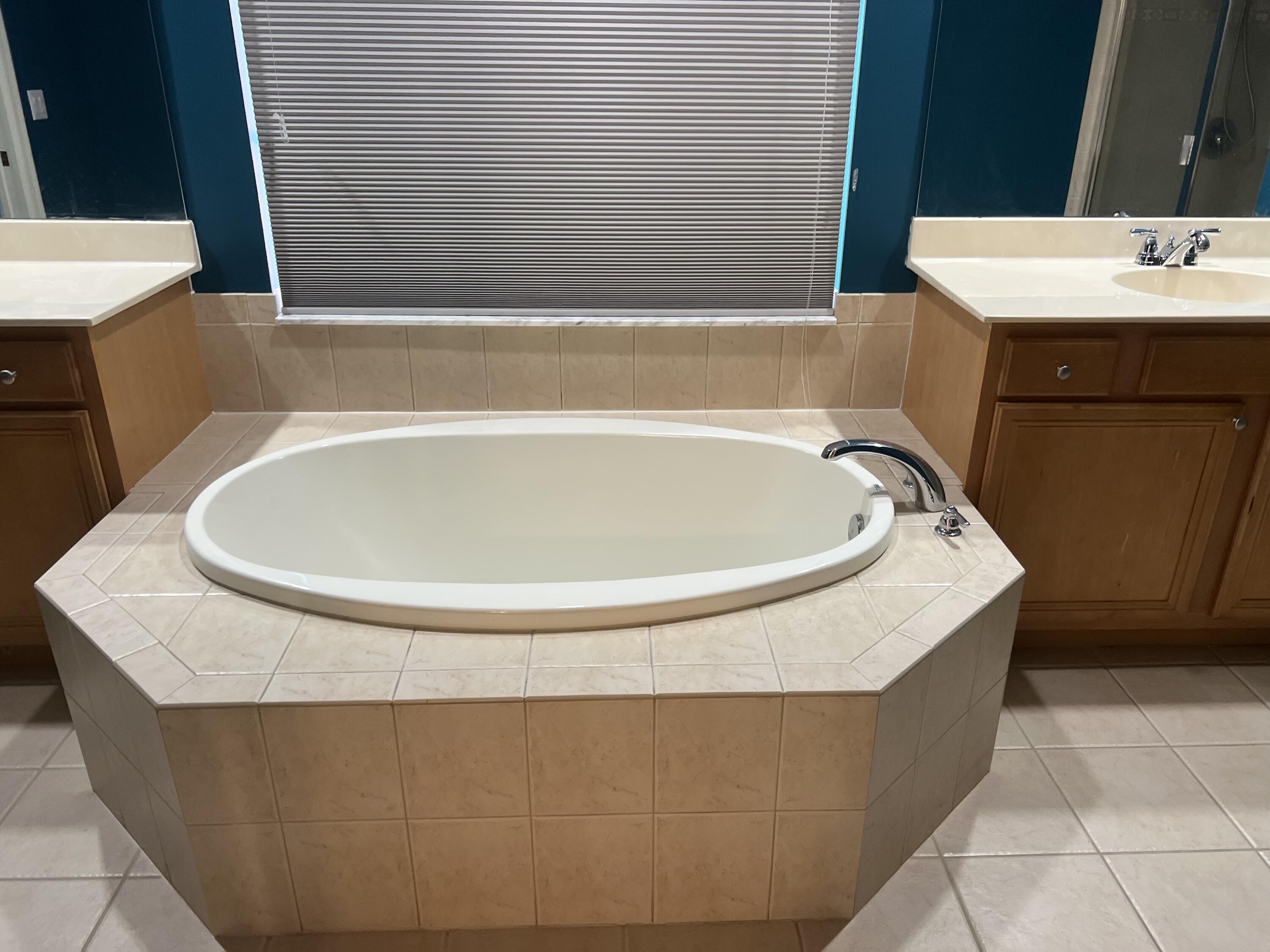 114 Owl Pointe Circle Jupiter, FL 33458 - Photo 2 of 16 5B6E6A79-5EB7-4951-BACA-AF04F6FD4F9B