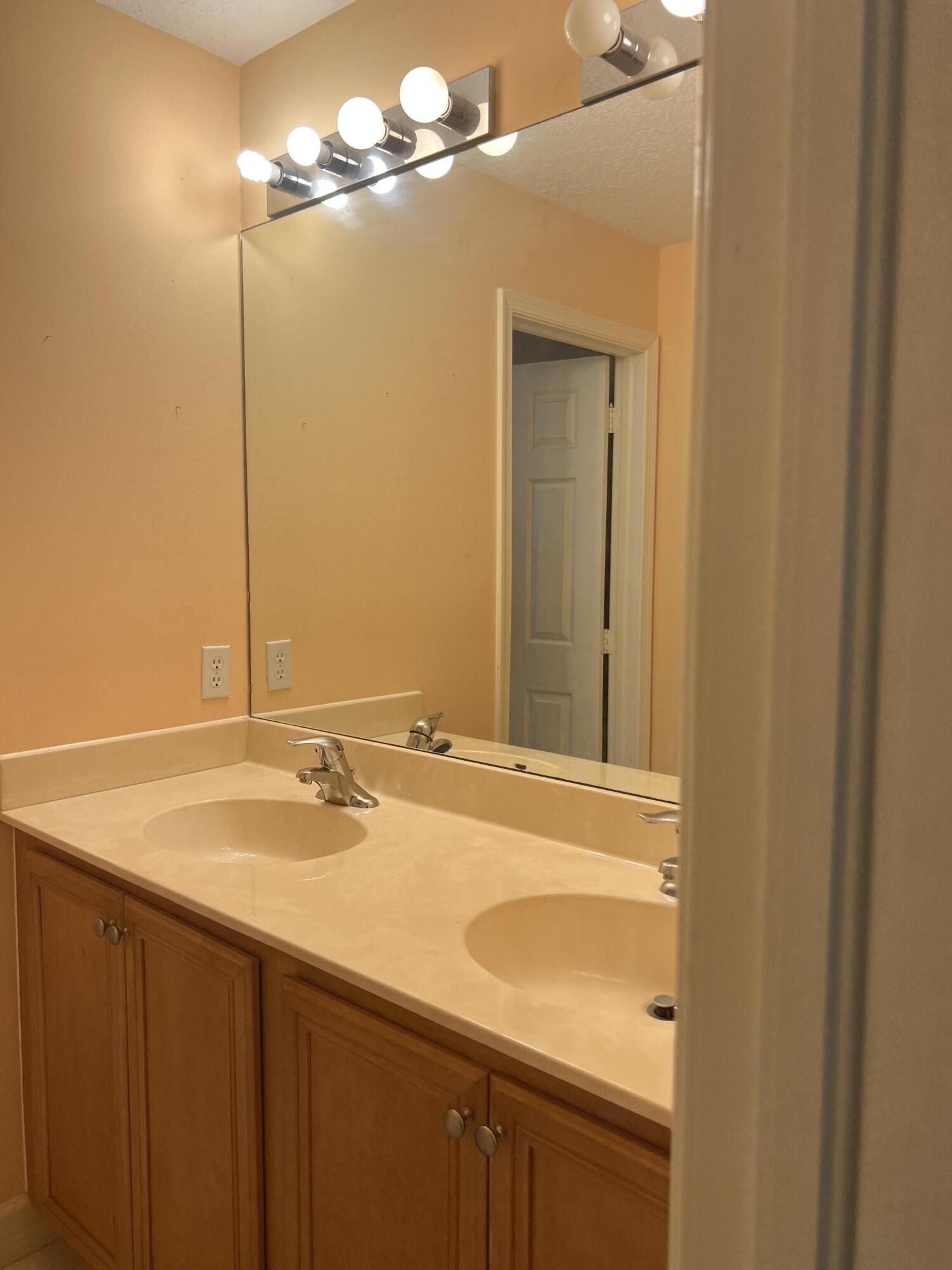 114 Owl Pointe Circle Jupiter, FL 33458 - Photo 9 of 16 34E30C1A-0A33-4A89-BCC8-A5971726B979