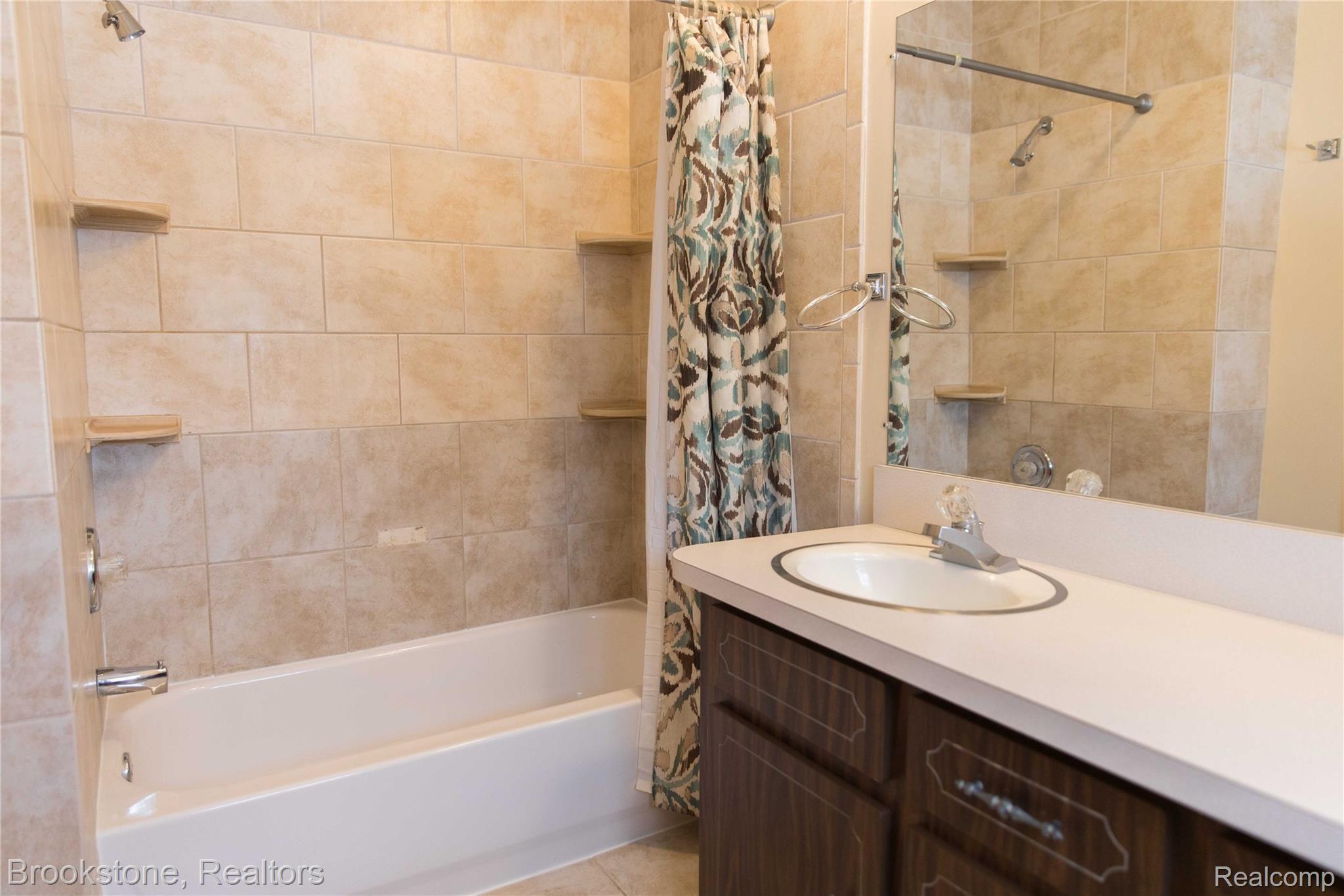 3905 Hazelton Avenue Rochester, MI 48307 - Photo 23 of 39 hazelton_nick-32.jpg