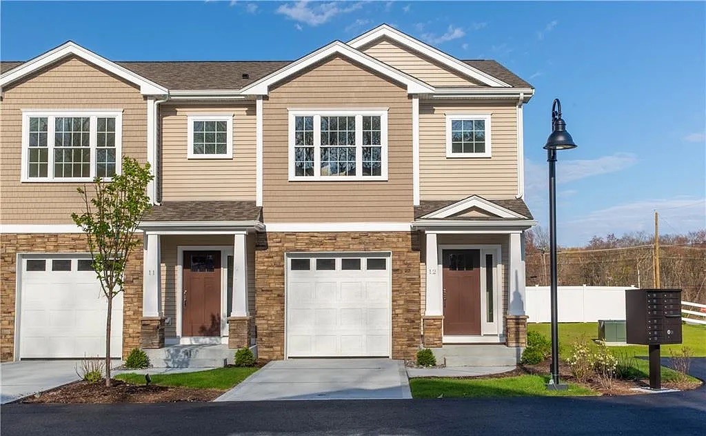 25 Franklin Road, Unit 12 East Greenwich, RI 02818 - Photo 1 of 33