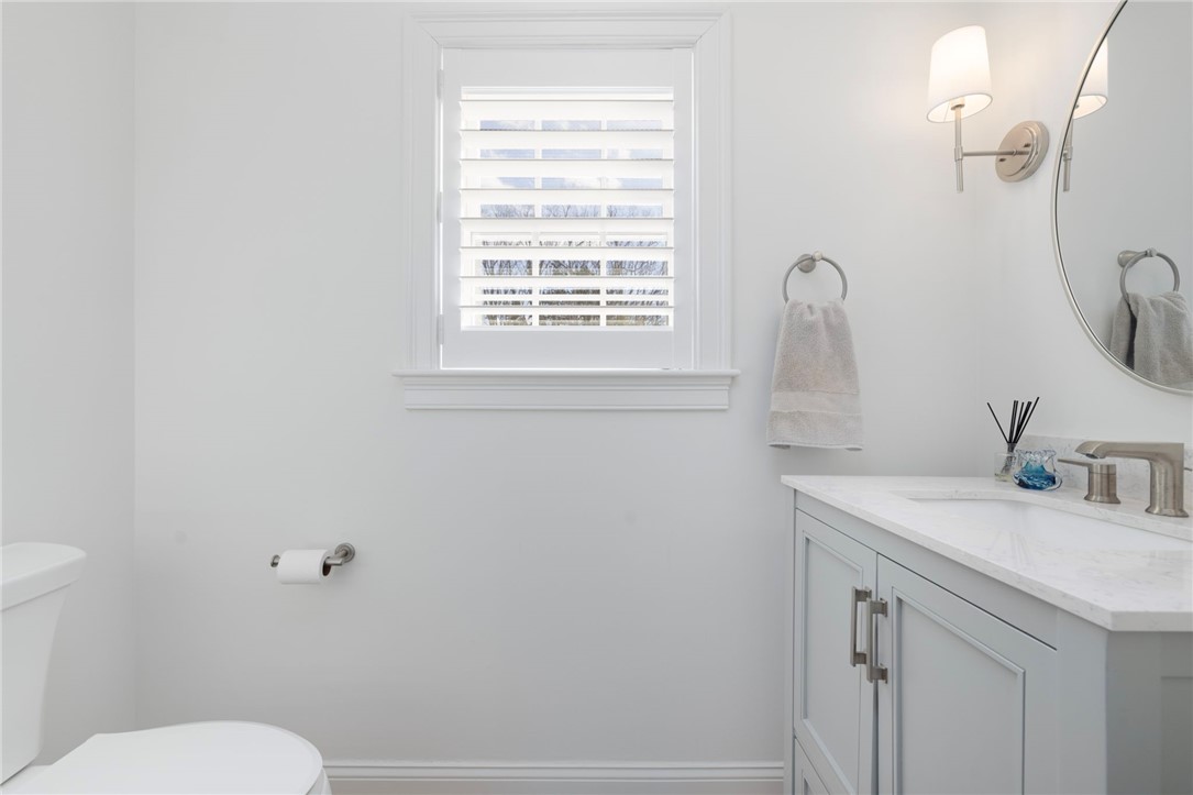 25 Franklin Road, Unit 12 East Greenwich, RI 02818 - Photo 14 of 33 First floor half bath