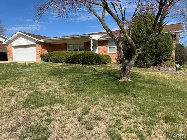 $2,200 | 724 Clarence Drive, St. Charles, MO 63301