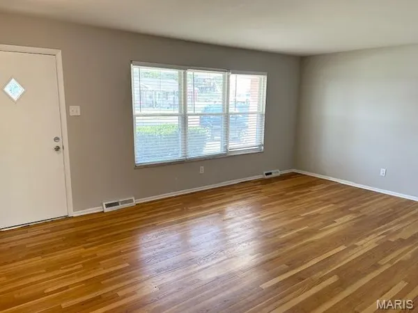 $2,200 | 724 Clarence Drive, St. Charles, MO 63301